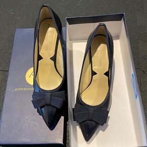 Adrienne Vittadini navy kitten heel bow pump 7M